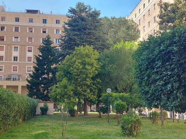 appartamento in vendita a Roma in zona Ardeatino