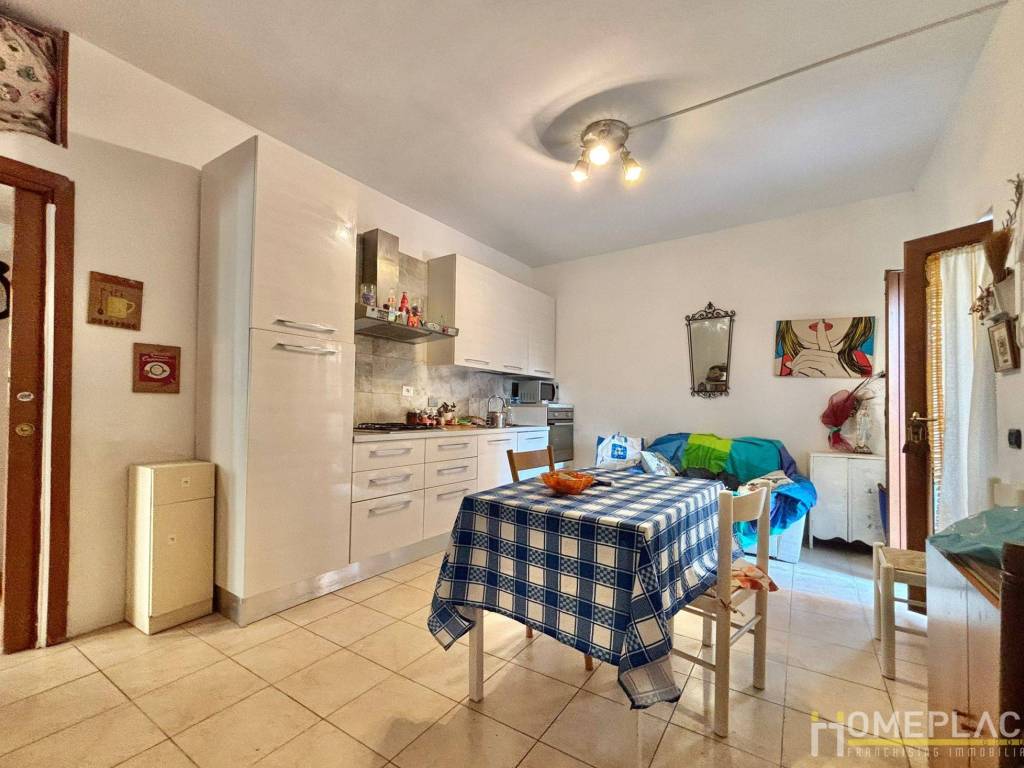 appartamento in vendita a Roma in zona Torre Angela