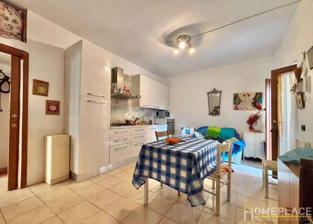 appartamento in vendita a Roma in zona Torre Angela