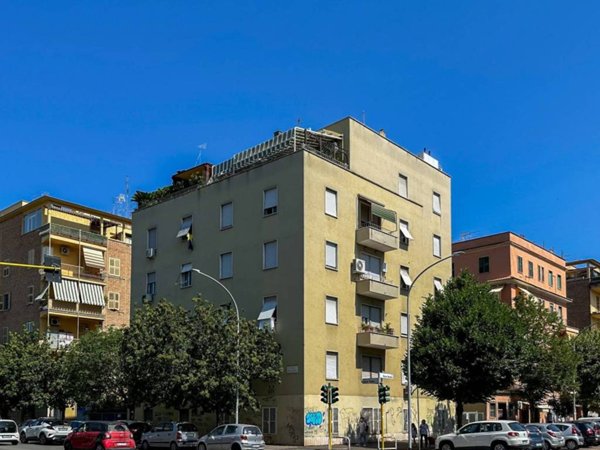 appartamento in vendita a Roma in zona Appio Claudio