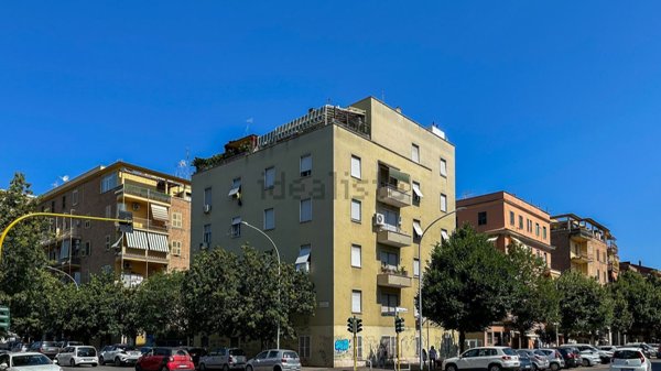 appartamento in vendita a Roma in zona Appio Claudio