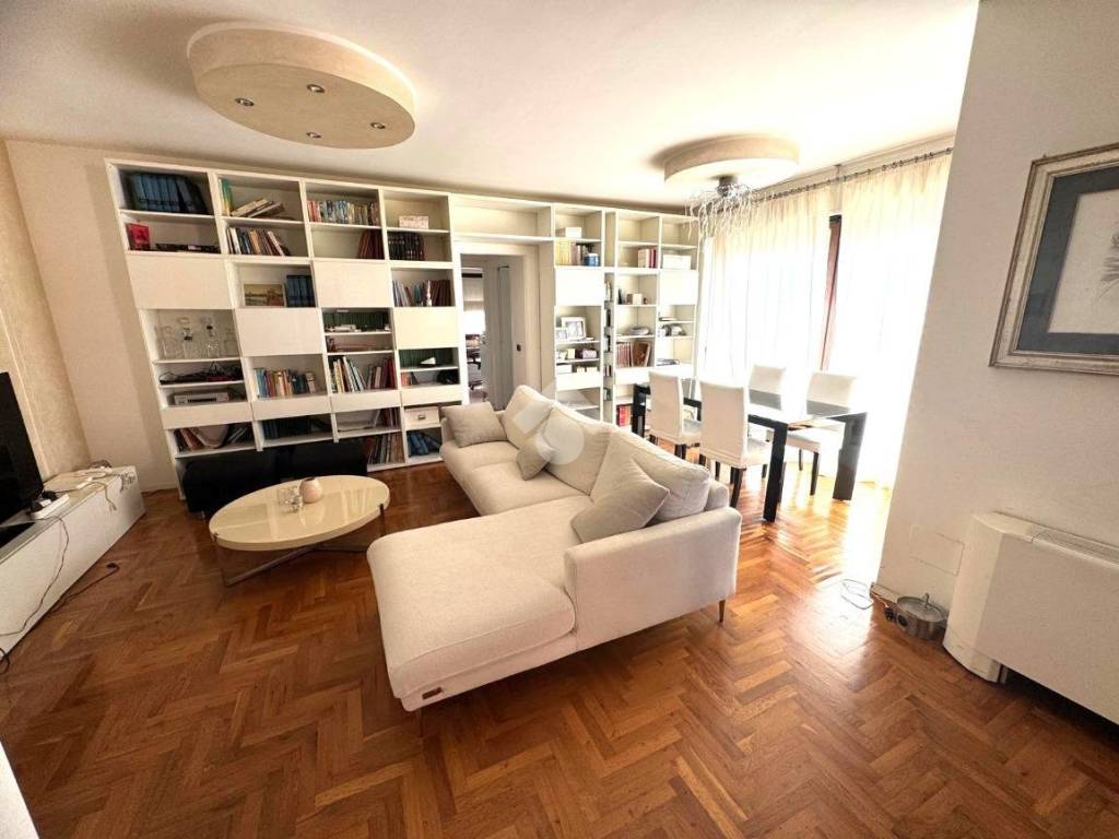 appartamento in vendita a Roma in zona Casal Palocco