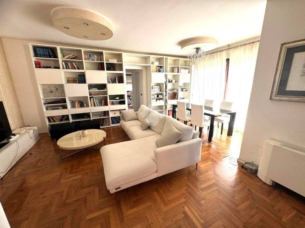 appartamento in vendita a Roma in zona Casal Palocco