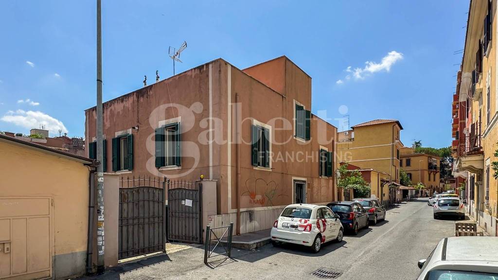 appartamento in vendita a Roma in zona Celio