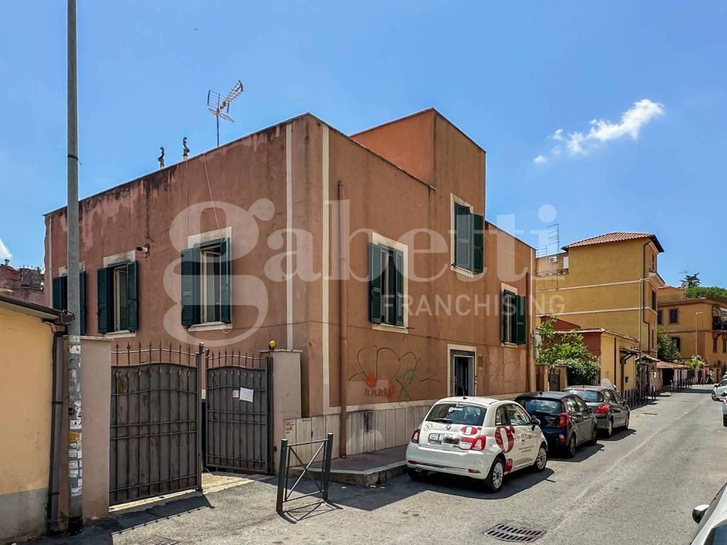 appartamento in vendita a Roma in zona Celio