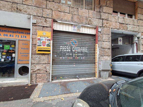locale commerciale in vendita a Roma in zona Monte Sacro/Talenti