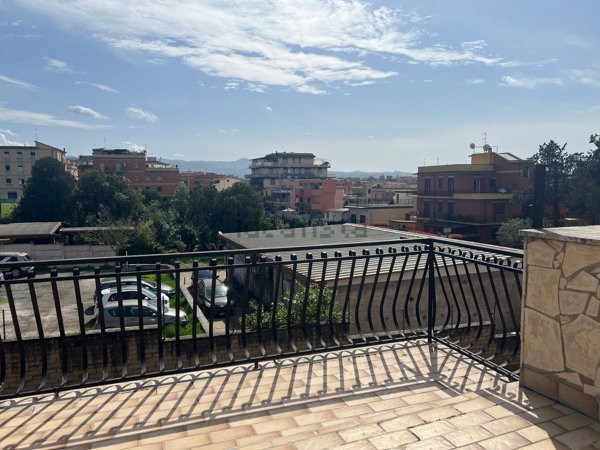 appartamento in vendita a Roma in zona Torre Angela