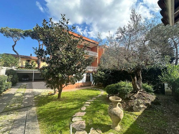 casa indipendente in vendita a Roma in zona Ostia