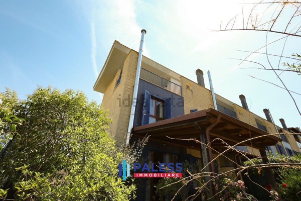 casa indipendente in vendita a Roma in zona Acilia