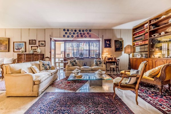 appartamento in vendita a Roma in zona Tomba di Nerone