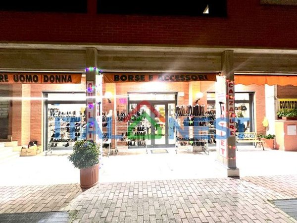 locale di sgombero in vendita a Roma in zona Isola Farnese