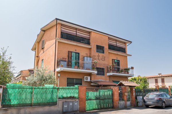 appartamento in vendita a Roma in zona Giardini di Corcolle