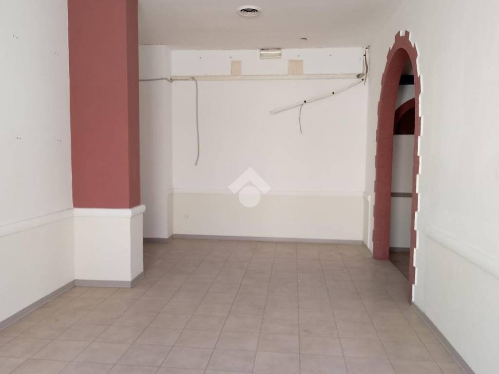 negozio in vendita a Roma in zona Appio Latino