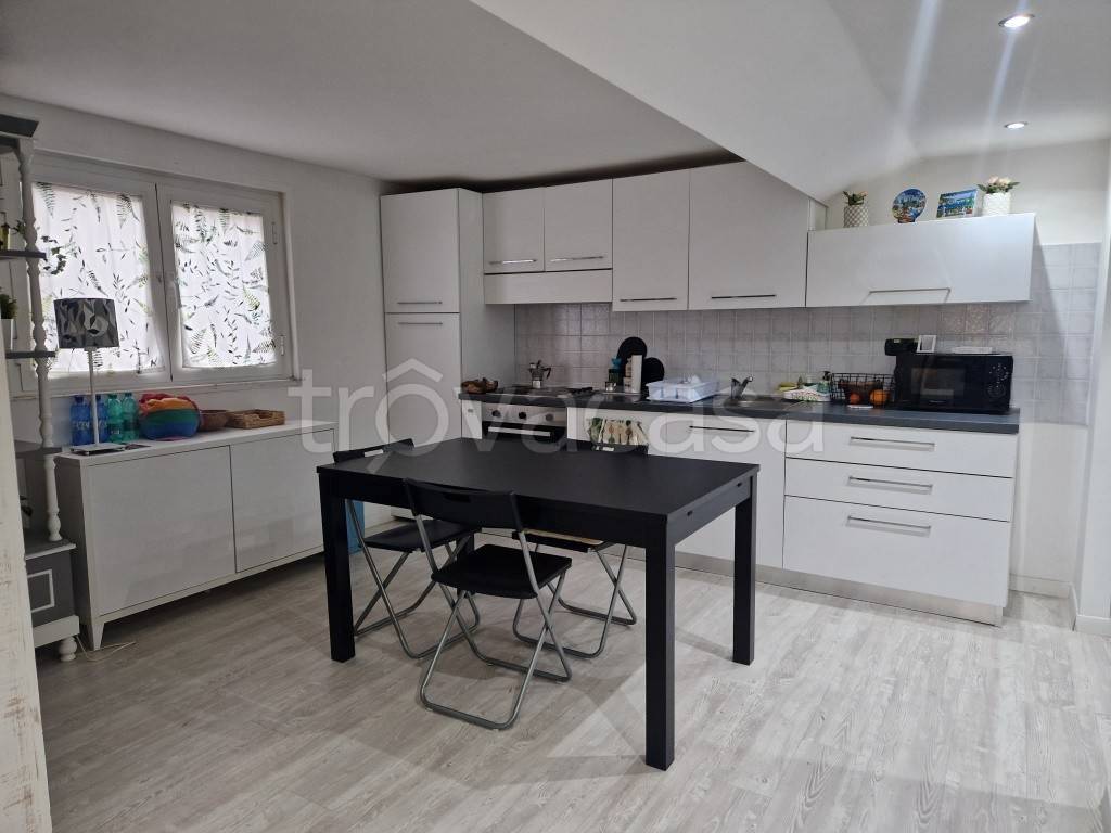 appartamento in vendita a Roma in zona Tomba di Nerone