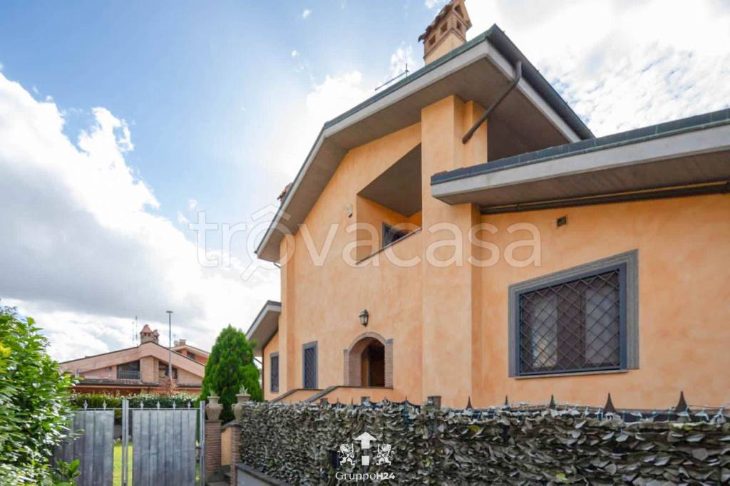 appartamento in vendita a Roma in zona Appio Claudio