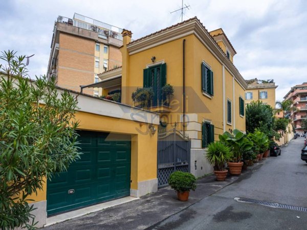 appartamento in vendita a Roma in zona Appio Latino