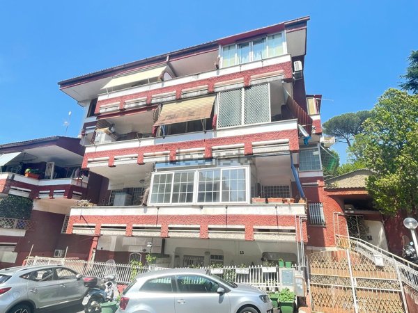 appartamento in vendita a Roma in zona Tomba di Nerone