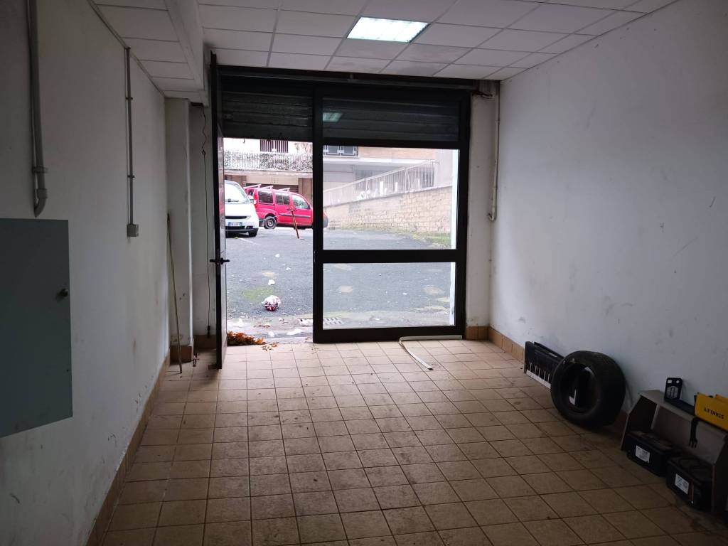 locale commerciale in vendita a Roma in zona Portuense