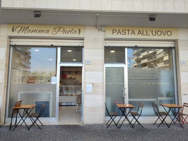 negozio in vendita a Roma in zona Torrino