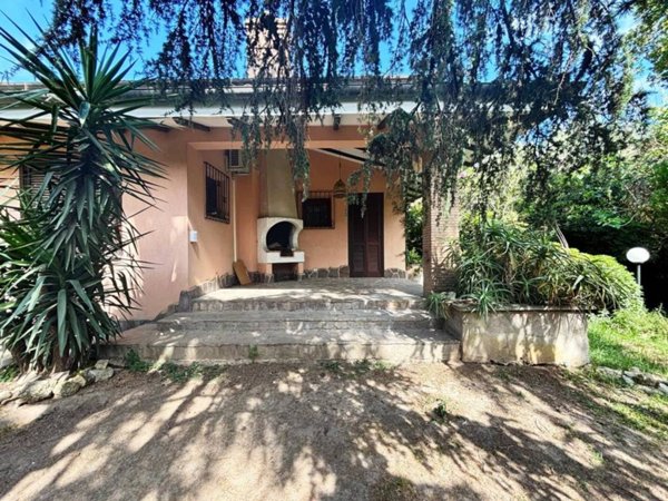 casa indipendente in vendita a Roma in zona Infernetto