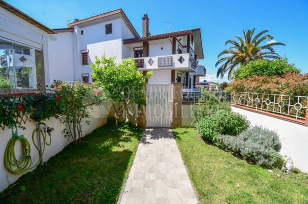 casa indipendente in vendita a Roma in zona Casal Morena