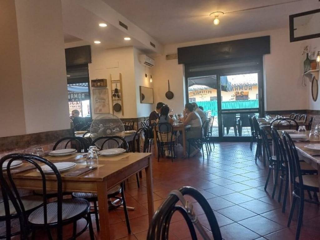 negozio in vendita a Roma in zona Osteria del Curato