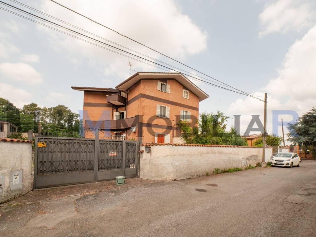 casa indipendente in vendita a Roma in zona Giuliano Dalmata