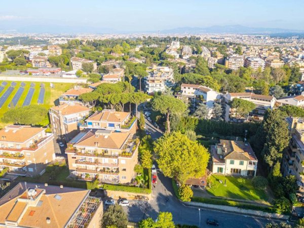 casa indipendente in vendita a Roma
