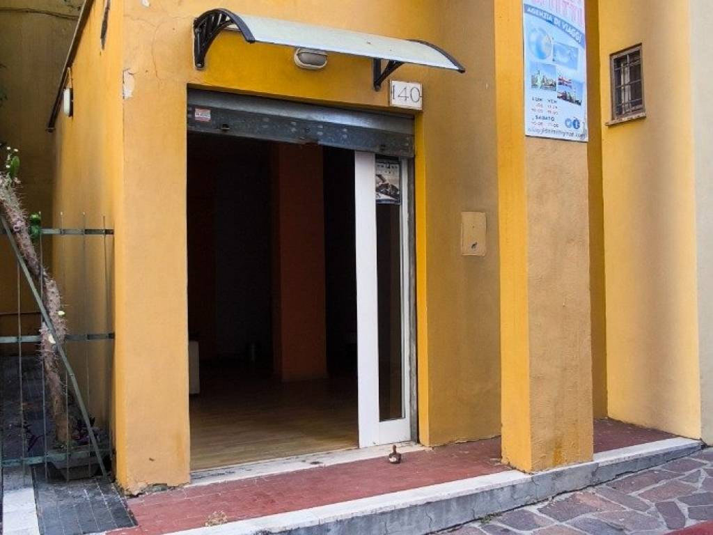 negozio in vendita a Roma in zona Torrino