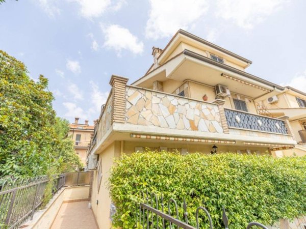 appartamento in vendita a Roma in zona Lunghezza
