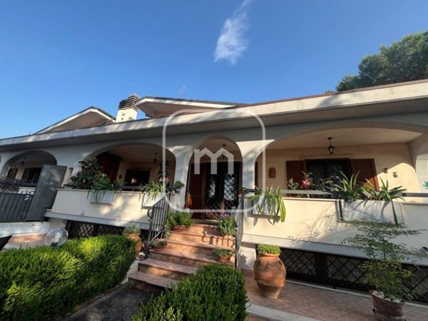 casa indipendente in vendita a Roma in zona Castelverde