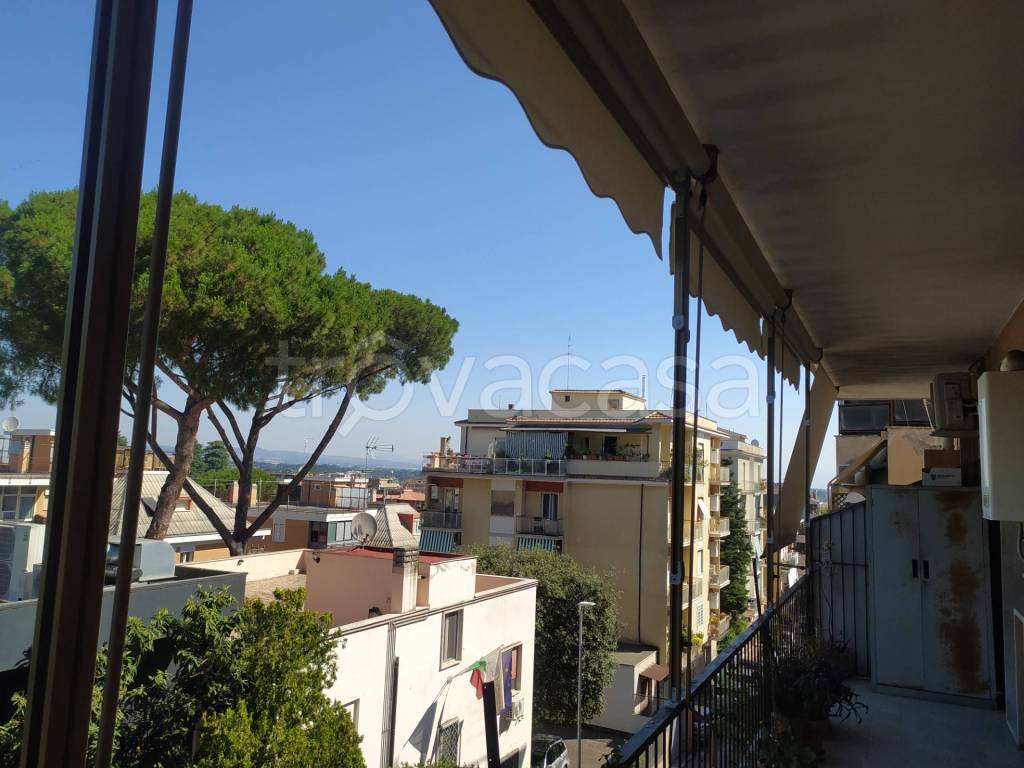 appartamento in vendita a Roma in zona Tomba di Nerone