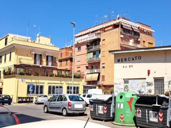 negozio in vendita a Roma in zona Prenestino-Centocelle
