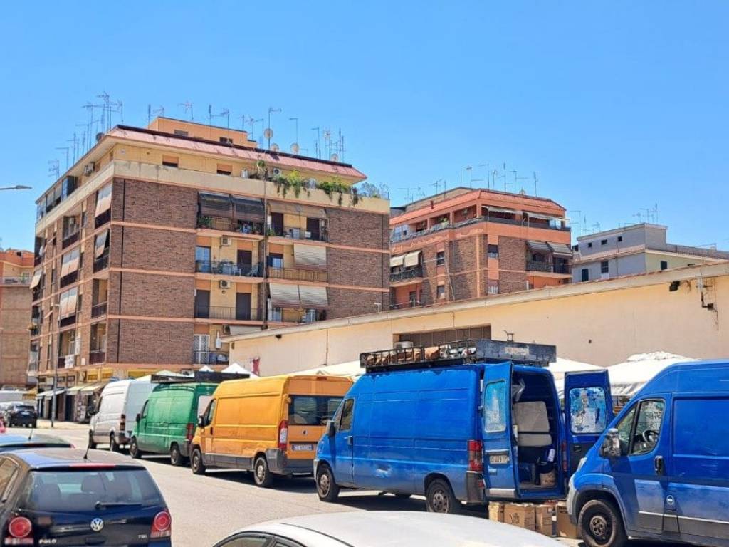 negozio in vendita a Roma in zona Prenestino-Centocelle