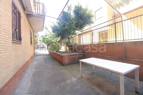 appartamento in vendita a Roma in zona Tor Bella Monaca
