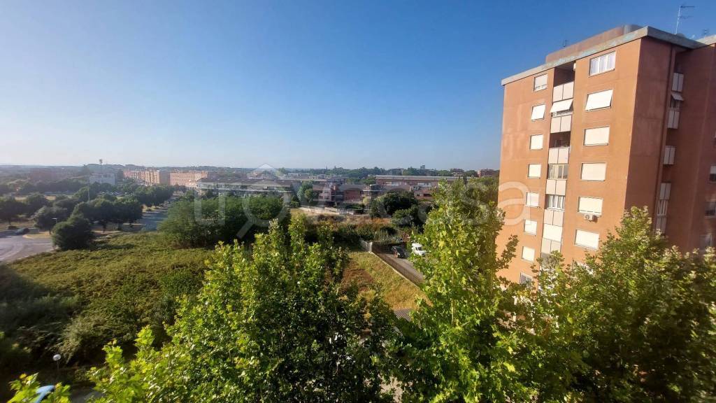 appartamento in vendita a Roma in zona Spinaceto