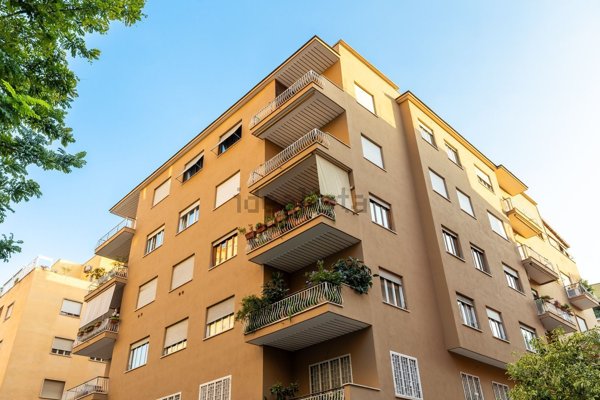appartamento in vendita a Roma in zona Appio Latino