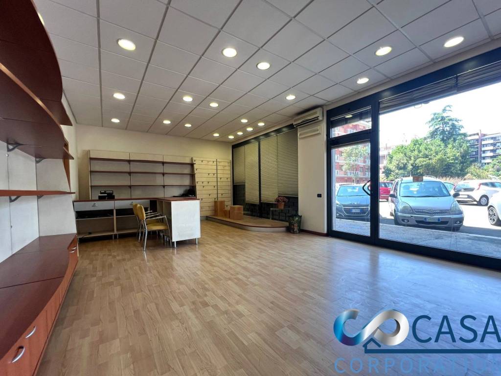 negozio in vendita a Roma in zona Monte Sacro/Talenti