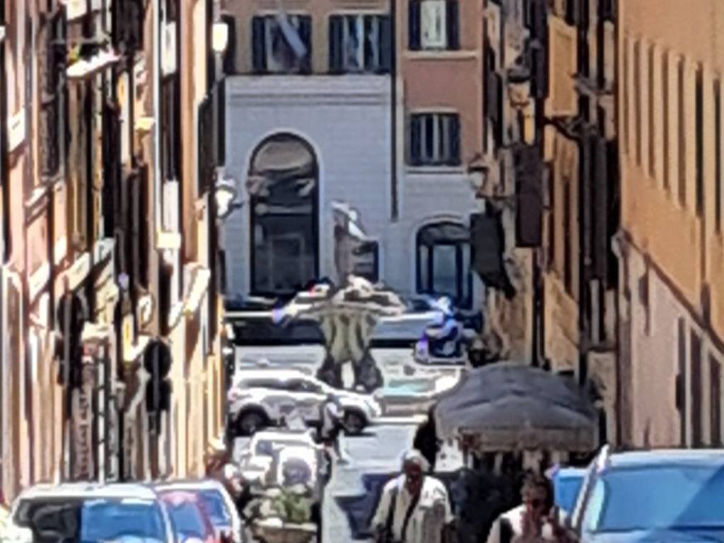 appartamento in vendita a Roma in zona Trevi-Colonna