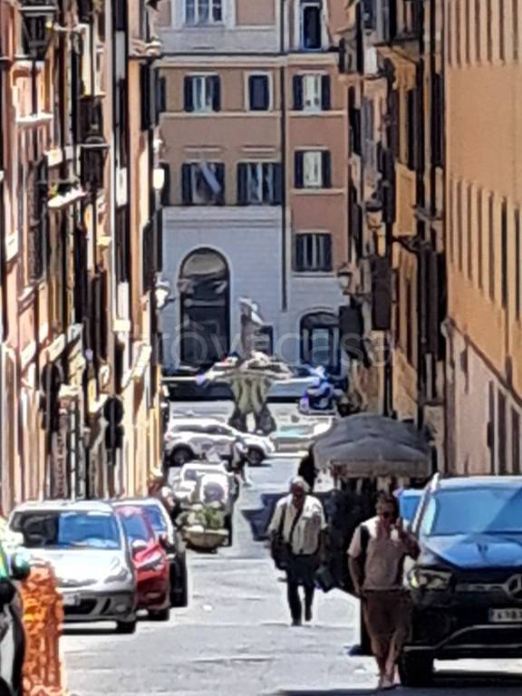 appartamento in vendita a Roma in zona Trevi-Colonna