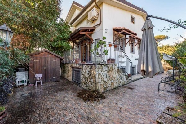 casa indipendente in vendita a Roma in zona Infernetto