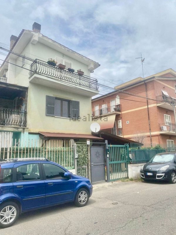 appartamento in vendita a Roma in zona Giardini di Corcolle
