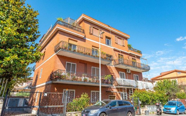 appartamento in vendita a Roma in zona Finocchio