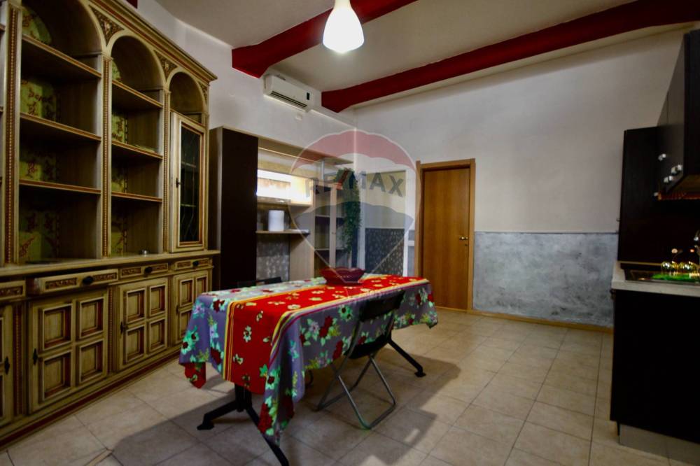 casa indipendente in vendita a Roma in zona Tuscolano