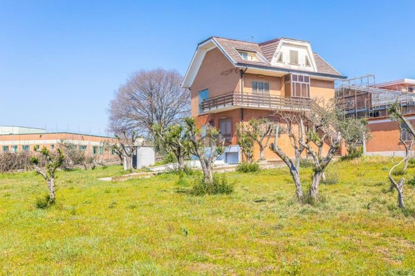 casa indipendente in vendita a Roma in zona Castelverde