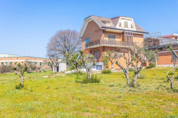 casa indipendente in vendita a Roma in zona Castelverde