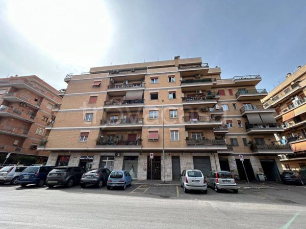 appartamento in vendita a Roma in zona Ostia Antica