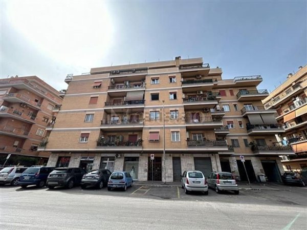appartamento in vendita a Roma in zona Ostia Antica