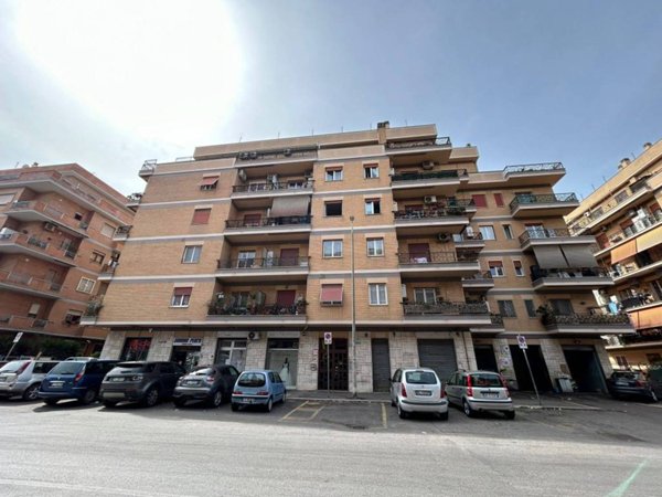 appartamento in vendita a Roma in zona Ostia Antica