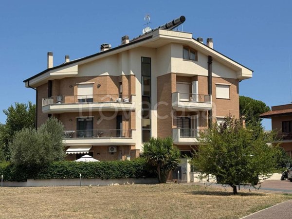 appartamento in vendita a Roma in zona Torre Gaia